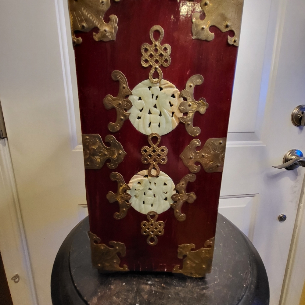 Vintage Chinese Oriental Wood and Carved Jade Jewelry Box - Picture 6 of 16